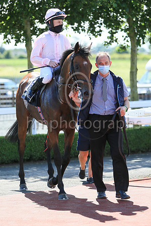 01st Iowa   and M C Hussey ( 13 , salmon ) Trainer - A P O Brien , Owner - Mrs John Magnier   Michael Tabor   Derrick Smith