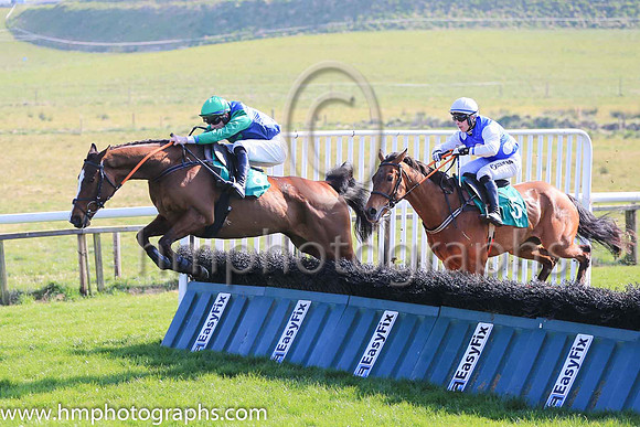 01st Barnaviddaun and D J Mullins ( 8 , blue, green star ) Trainer - T Mullins , Owner - Mrs L Graffin