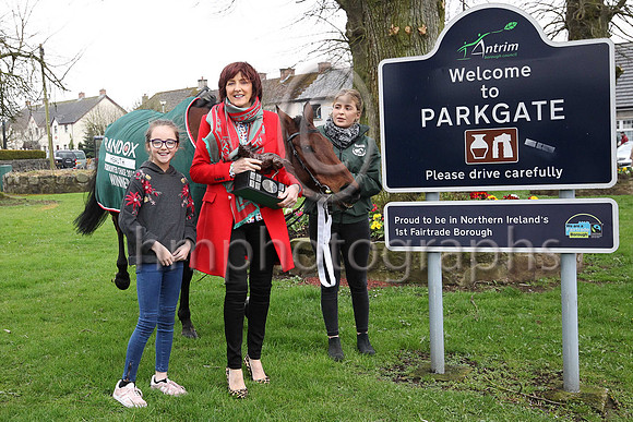 Trainer Graham Mckeever' s daughter with Margaret Simpson daughter of the late Peggy hagan who owned Balnaslow and groom Sophie BellT8E3378