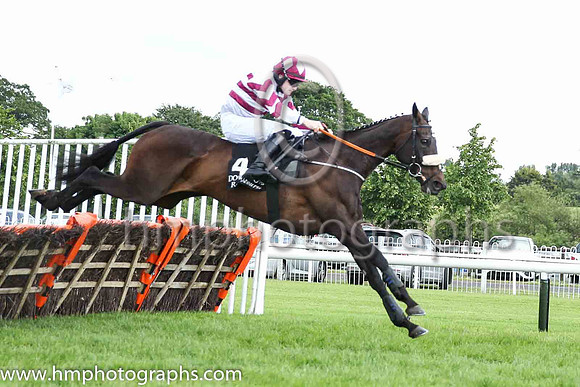 03rd Sit Down Lucy and M.P. Walsh (4 ,maroon and white hoops ), Trainer:Peter Fahey , Owner:Padraic F Ryan