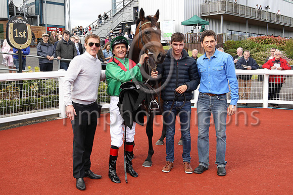 01st Sankari Royale  N G McCullagh (7, emerald green, red chevron) Trainer J P Murtagh, Owner Richard Frayne