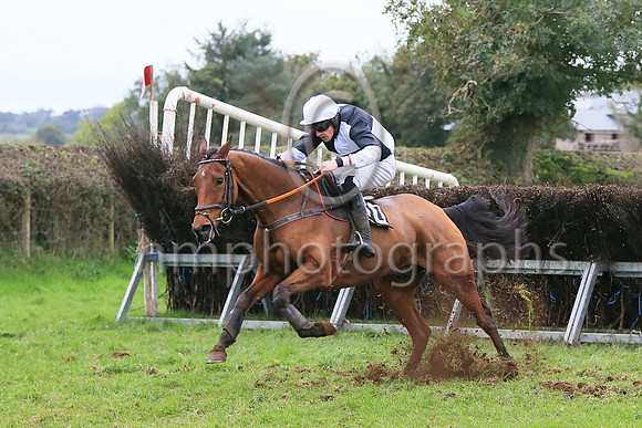 01st LOUGHHILL and S Connor ( 10 ,Antrim (H)- BLACK  WHITE QTD; black  white hlvd sleeves; white cap ) Trainer: Colin S. McKeever , Owner : W.W. Dennison