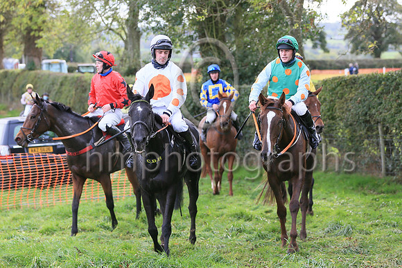 01st SMILING GETAWAY (GB) and R James ( 5 , EMERALD GREEN,orange spots; white sleeves,orange spots; emerald green cap ) Trainer: Donnchadh Doyle,, Owner : Monbeg, Syndicate