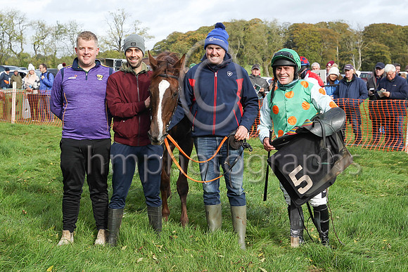 01st SMILING GETAWAY (GB) and R James ( 5 , EMERALD GREEN,orange spots; white sleeves,orange spots; emerald green cap ) Trainer: Donnchadh Doyle,, Owner : Monbeg, Syndicate