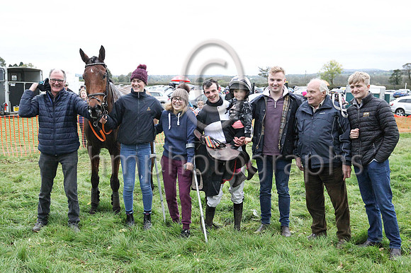 01st LOUGHHILL and S Connor ( 10 ,Antrim (H)- BLACK  WHITE QTD; black  white hlvd sleeves; white cap ) Trainer: Colin S. McKeever , Owner : W.W. Dennison