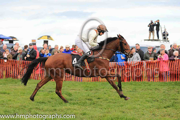 LOUGHVIEW LADDIE and M J O'Hare ( 4 , BEIGE,brown chevron; beige sleeves; brown cap ) Trainer: Mrs John B. Ross,, Owner : Macklin, Sean