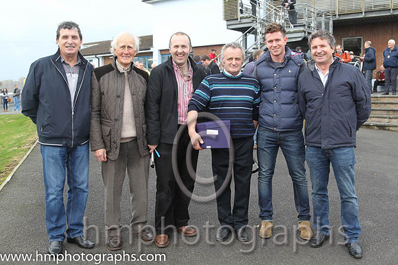 i01 Better Back Bob and G B Watters - - 01st (5 ,royal blue, white sleeves ) Trainer - N McKnight, Owner Norman McKnight and friends