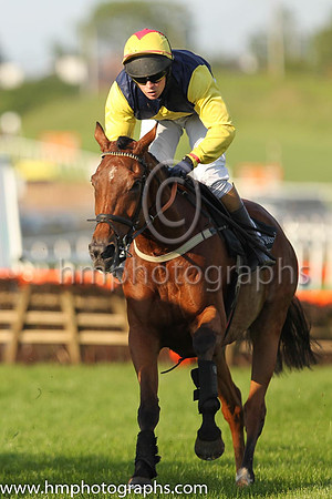 PU Curious Times and P.J. Carberry (7 ,blue, yellow diamond ), Trainer:S.R.B. Crawford , Owner:Mrs P Sloan