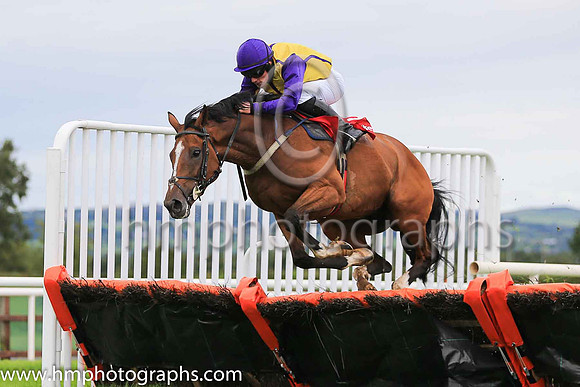 08th Arago and S D Torrens ( 5 , yellow, blue seams ) Trainer - M Torrens , Owner - Joseph John Johnston