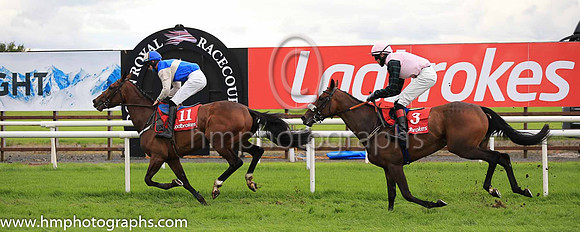 02nd Lady Heath and Mr T J Lov 7 ( 3 , pink, black sleeves ) Trainer - Mrs L Fowler , Owner - T A Bruton  Mark Bradburne
