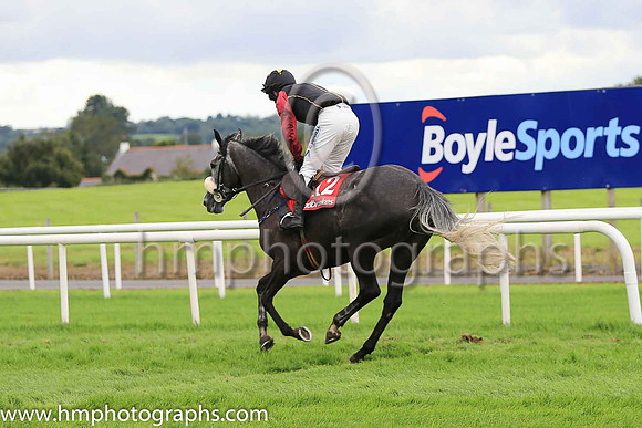 11th Whatsawomantodo and Mr N McParlan ( 12 , black, yellow seams ) Trainer - M Torrens , Owner - Ms Anne Torrens