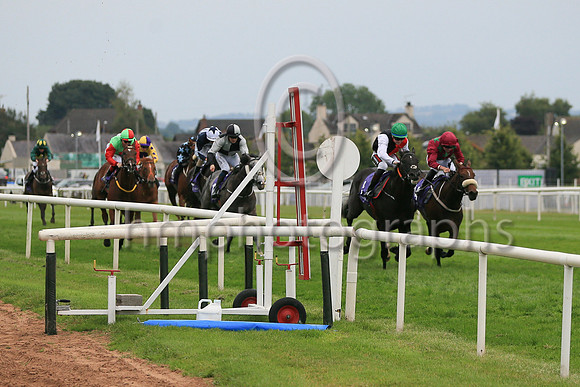 01st Blackcastle Storm (5 , red and black hlvds ) Jockey: J Coen(5) , Trainer: Matthew J Smith
