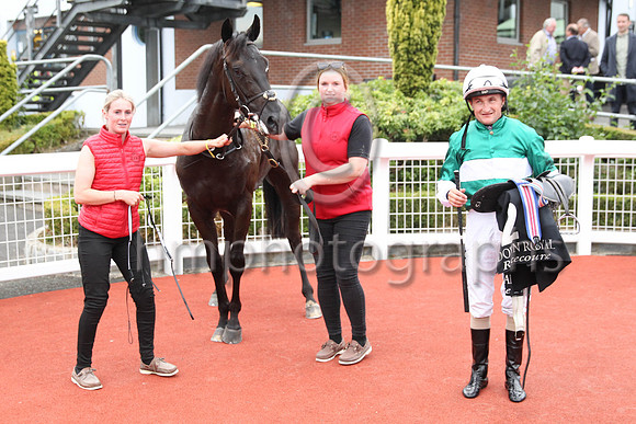 01st Panic Alarm (2 , dark green, white hoop ) Jockey: S Foley , Trainer: Mrs John Harrington