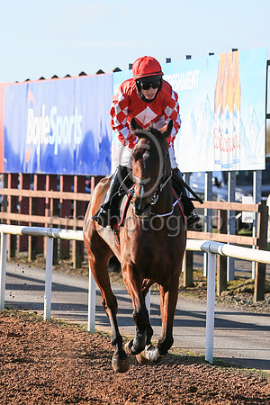 i01st Mighty Potter and J W Kennedy ( 15 , red, white diamond ) Trainer - G Elliott , Owner - Caldwell Construction Ltd