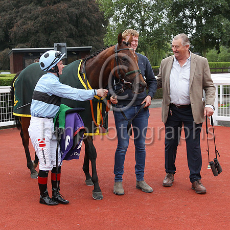 01st Pub Talk (6 , light blue, dark blue hoop ) Jockey: C T Keane , Trainer: Noel Meade