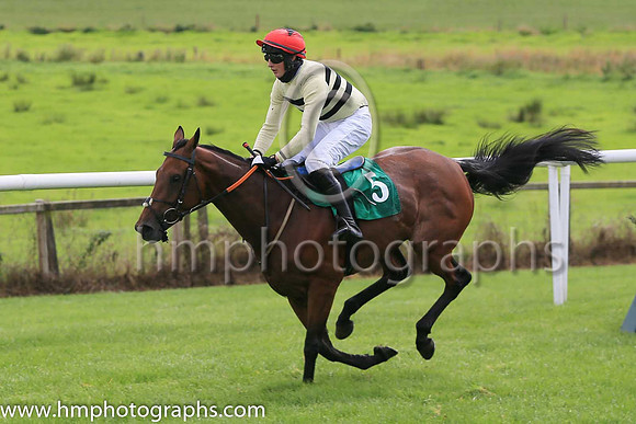 06th Winnie Woodnutt and Mr A Harvey7 ( 5 , yellow  and black hoops ) Trainer - D Harvey , Owner - William Harvey
