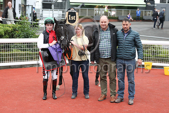 01st Blackcastle Storm (5 , red and black hlvds ) Jockey: J Coen(5) , Trainer: Matthew J Smith