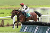 06th Winnie Woodnutt and Mr A Harvey7 ( 5 , yellow  and black hoops ) Trainer - D Harvey , Owner - William Harvey
