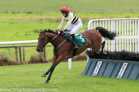 06th Winnie Woodnutt and Mr A Harvey7 ( 5 , yellow  and black hoops ) Trainer - D Harvey , Owner - William Harvey
