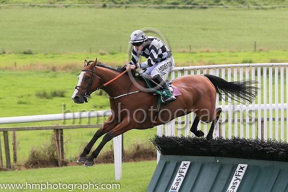 01st Clondaw Hollow and B Hayes ( 1 , black  and white diamonds ) Trainer - J C McConnell , Owner - Derek Kierans