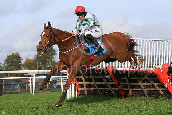 01st Zanahiyr and J W Kennedy ( 1 , green  and white chevrons ) Trainer - G Elliott , Owner - Bective Stud