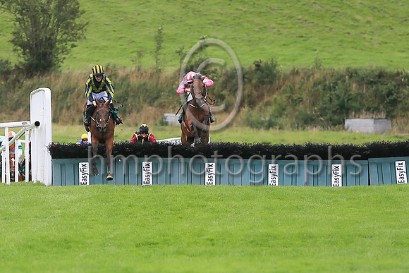 01st Favori Logique and S OCallaghan7 ( 2 , dark blue, yellow chevron ) Trainer - R OSullivan , Owner - Patrick Anthony Burke