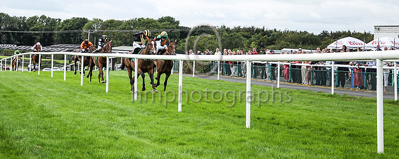 01st Gateau De Miel and D J OKeeffe ( 2 , bleak, yellow cross sashes ) Trainer - H De Bromhead , Owner - John Patrick Byrne
