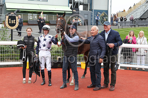 01st Sceolan (8 , white, bue stars ) Jockey: W J Lee , Trainer: W McCreery