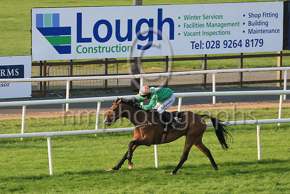 01st Mon Storm  and ( 5 , light green, white diamond ) Trainer - V Wilson , Owner - Victor Wilson