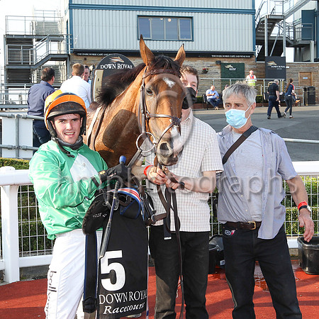01st Mon Storm  and ( 5 , light green, white diamond ) Trainer - V Wilson , Owner - Victor Wilson