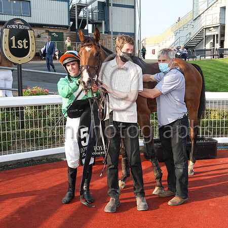 01st Mon Storm  and ( 5 , light green, white diamond ) Trainer - V Wilson , Owner - Victor Wilson
