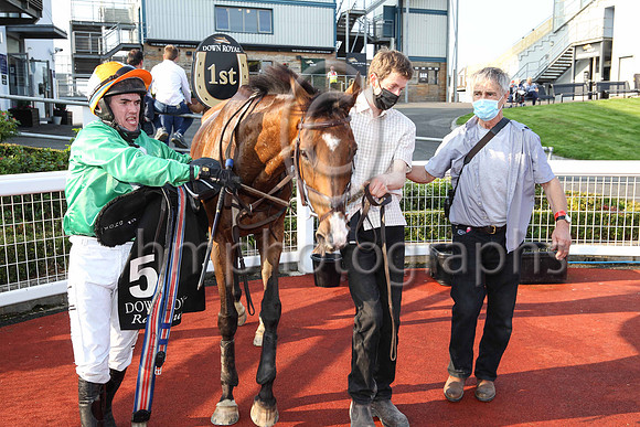 01st Mon Storm  and ( 5 , light green, white diamond ) Trainer - V Wilson , Owner - Victor Wilson