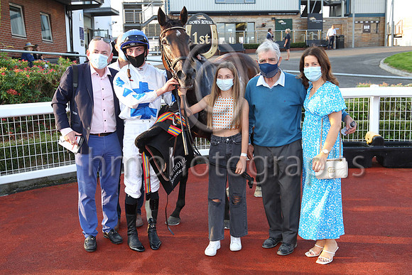 01st Hi Stranger  and ( 1 , white, bue cross ) Trainer - J E Kiely , Owner - Brian Gleeson