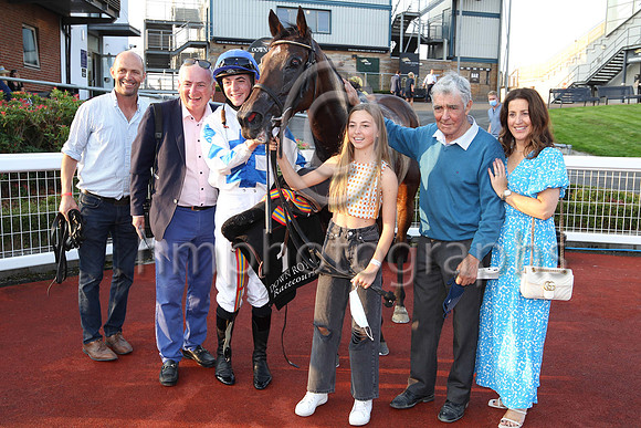 01st Hi Stranger  and ( 1 , white, bue cross ) Trainer - J E Kiely , Owner - Brian Gleeson