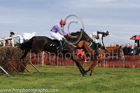 CAVIAR D'ALLEN (FR) and R James ( 11 , PURPLE,yellow diamond; purple sleeves; red cap ) Trainer: P.M.J. Doyle,, Owner : Mary Doyle