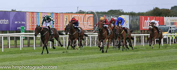 01st Mooneista and R P Whelan ( 5 , Dark green, white diamoands ) Trainer - Jack W Davison , Owner - Mrs Paula Davison