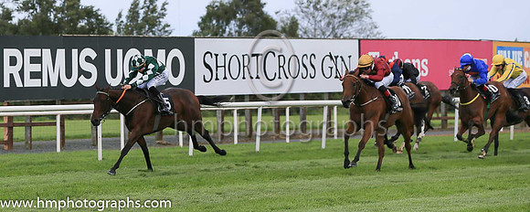 01st Mooneista and R P Whelan ( 5 , Dark green, white diamoands ) Trainer - Jack W Davison , Owner - Mrs Paula Davison