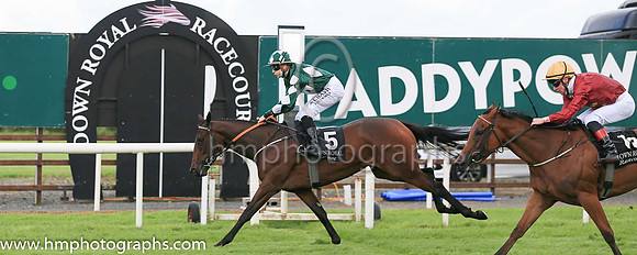 01st Mooneista and R P Whelan ( 5 , Dark green, white diamoands ) Trainer - Jack W Davison , Owner - Mrs Paula Davison