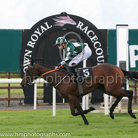 01st Mooneista and R P Whelan ( 5 , Dark green, white diamoands ) Trainer - Jack W Davison , Owner - Mrs Paula Davison
