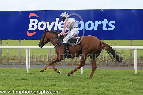 10th Queens Carriage and M C Hussey ( 7 , Grey, pink diamoands ) Trainer - Kevin Coleman , Owner - Kim Coleman