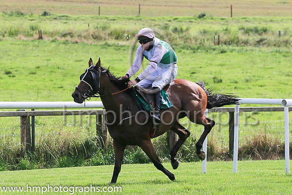 01st British Art and  B Browne ( 1 , emerald green and white diabolo ) Trainer - R K Watson , Owner - Cousins Plus One Syndicate