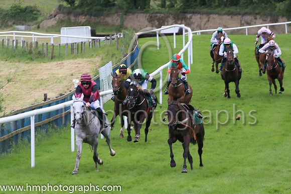 01st Walk In The Brise (8 ,maroon, black hoop ) Jockey: Mr P W Mullins ,Trainer: W P Mullins