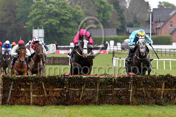 Johannisberger (8, cerise) & P Carberry - 2nd  &  Back To Balloo (5, light blue ) & Ruby Walsh - Winner - FT8E2675-e