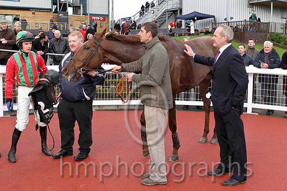 Benefficient & P Townend - Winner (2,emerald green, red striped ) - CU2D4584-e2