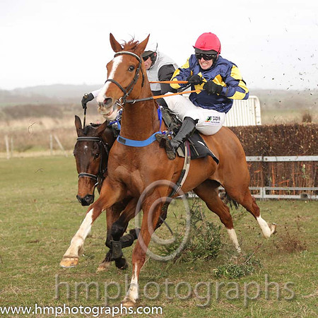 07th UR Ballycross ( 2 )  Derek O'Connor - Trainer: Colin S McKeever - black  white qtrd and 01st Bidasse ( 6 )  B O'Neill - Trainer: Colin Bowe - green, red and green stripes sleeves