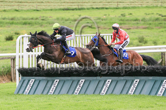 01st Itsalonglongroad ( 7 , blue green diamond ) Trainer - J C McConnell , Owner - Planetary Orbit Syndicate
