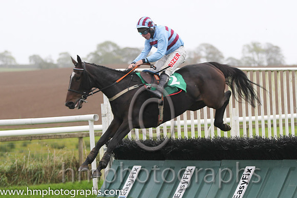 01 Ultra Light and A E Lynch - - 01st (2 ,Light blue and maroon hoops ) Trainer - R Hennessy