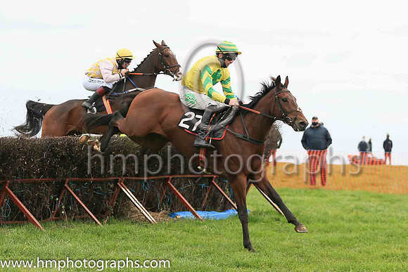 06th MY ROCKSTAR and D G Lavery ( 27 , YELLOW,green cross of lorraine; yellow sleeves,green chevrons; yellow  green hooped cap ) Trainer: Patrick Eugene Turley,, Owner : Mary Kelly