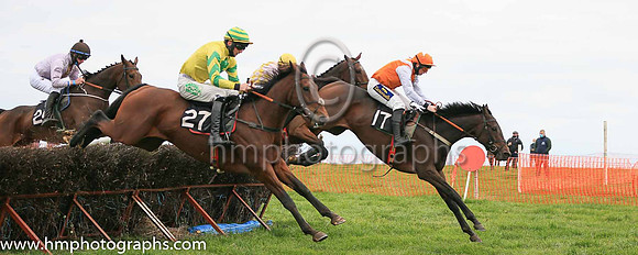 02nd GARDE DES CHAMPS and J J Codd ( 17 , ORANGE,white epaulettes; white sleeves; orange cap,white star ) Trainer: Denis Paul Murphy,, Owner : Denis Paul Murphy