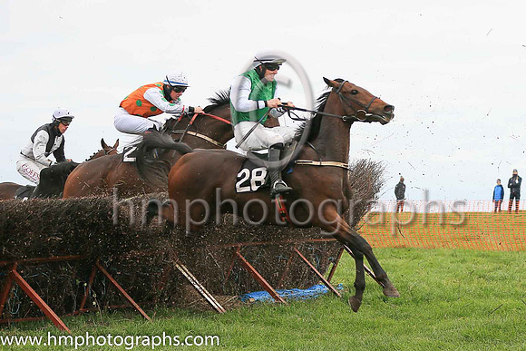 07th SWEET BEAT and O M'Gill ( 28 , EMERALD GREEN; white sleeves; white cap ) Trainer: Gary McGill,, Owner : Oran McGill